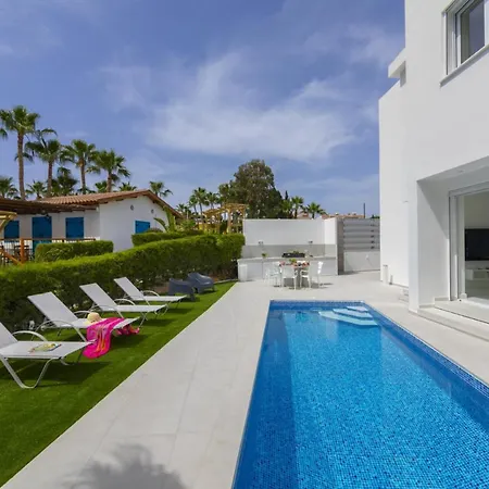 Imagine Your Family Renting This Luxury Contemporary Style In Protaras, 1487 别墅 普罗塔拉斯