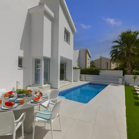 Imagine Your Family Renting This Luxury Contemporary Style In Protaras, 1487 别墅