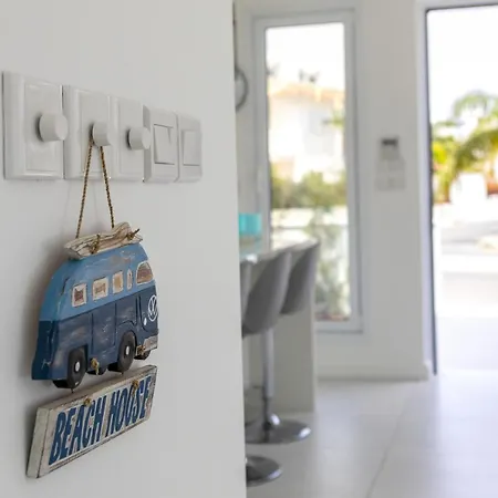 Imagine Your Family Renting This Luxury Contemporary Style In Protaras, 1487 别墅