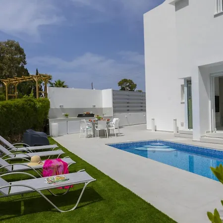 Imagine Your Family Renting This Luxury Contemporary Style In Protaras, 1487 别墅