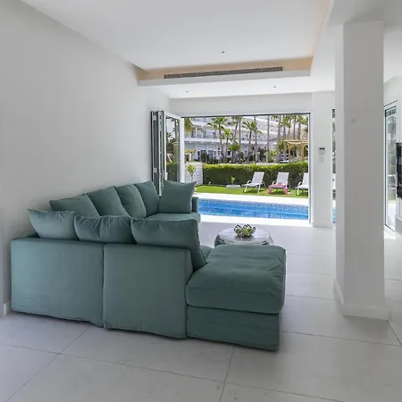 Imagine Your Family Renting This Luxury Contemporary Style In Protaras, 1487 Βίλα *