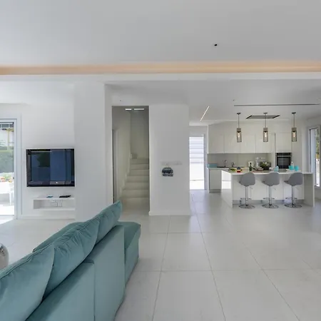 Imagine Your Family Renting This Luxury Contemporary Style In Protaras, 1487 Βίλα *